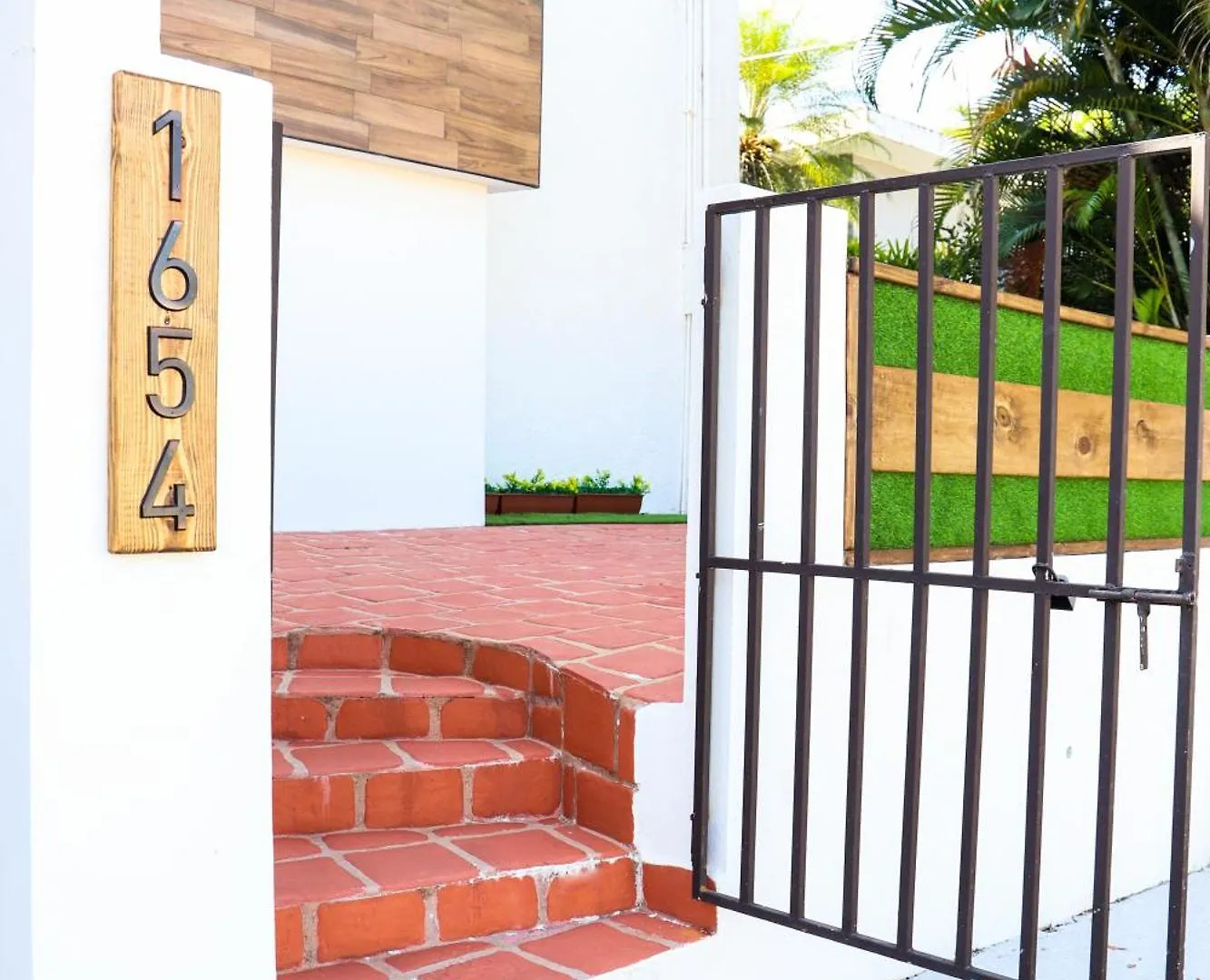 Homestay Private Rooms In Duplex Home 4 Bath Fq Beds 1-3Ppl San Juan